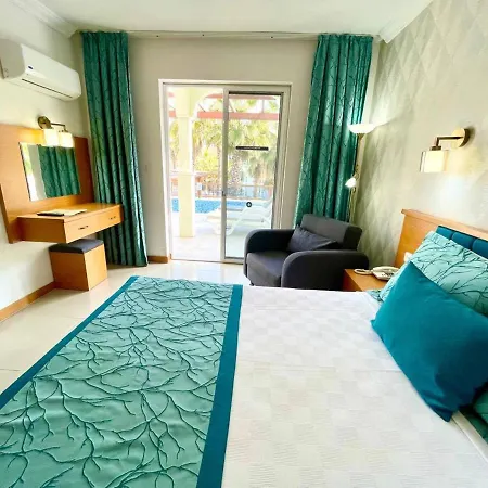 Szálloda Forest Village 5*