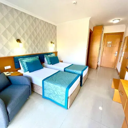 Szálloda Forest Village 5*