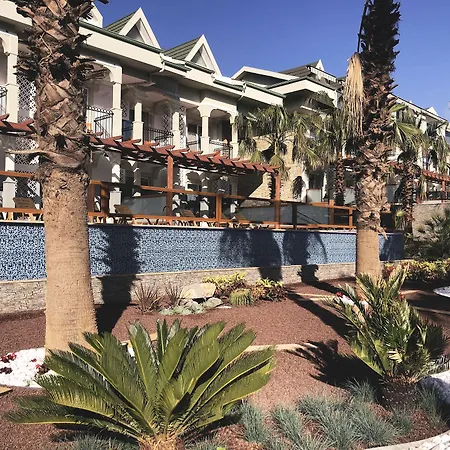 Hotell Forest Village 5*