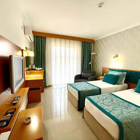 Hotell Forest Village 5*