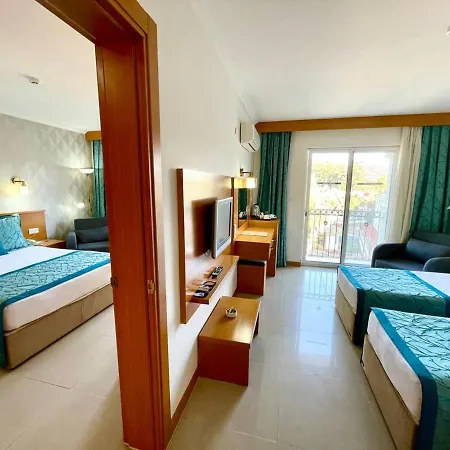Hotell Forest Village 5*