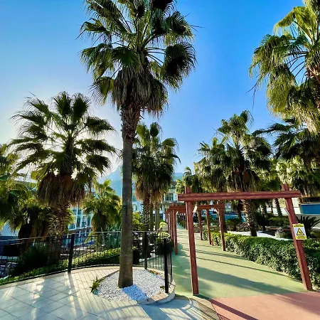 Forest Village Otel 5*