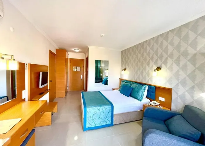 Forest Village Hotell 5*