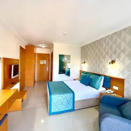 Forest Village Hotell 5*