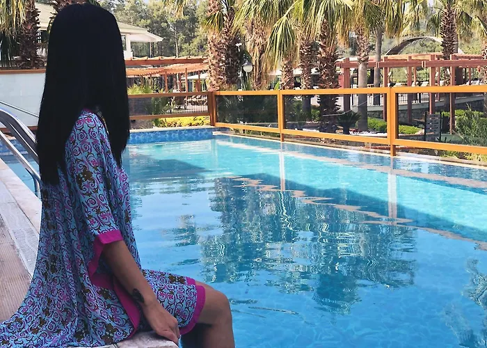 酒店 Forest Village 厄吕代尼兹